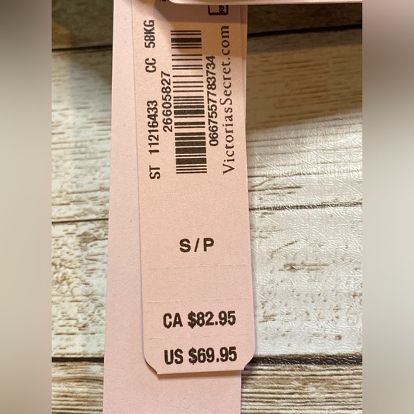 🆕 VICTORIA'S SECRET SWIM
Sexy Tee Push-Up One-Piece Swimsuit - Picture 6 of 10